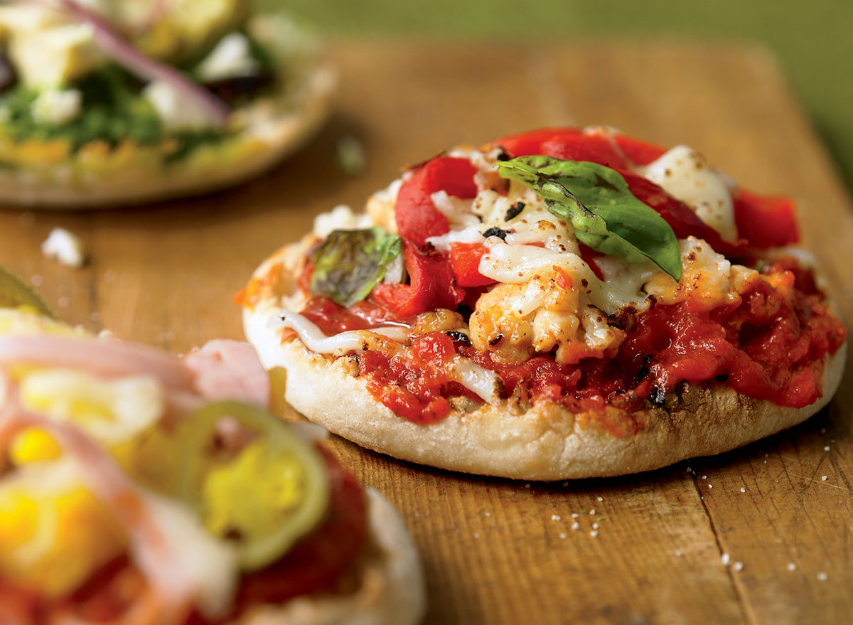 Low-calorie mini pizzas 3 ways