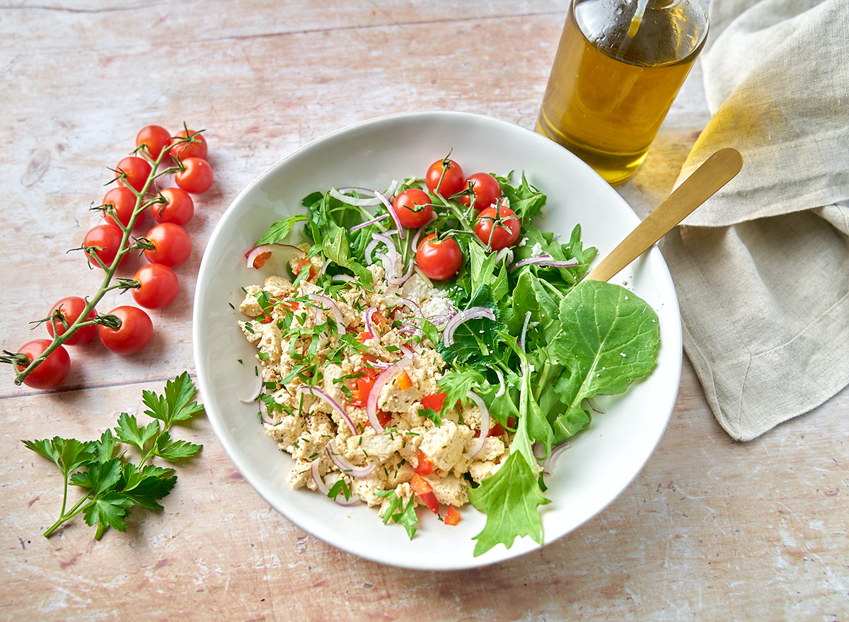 mediterranean tofu veggiescramble